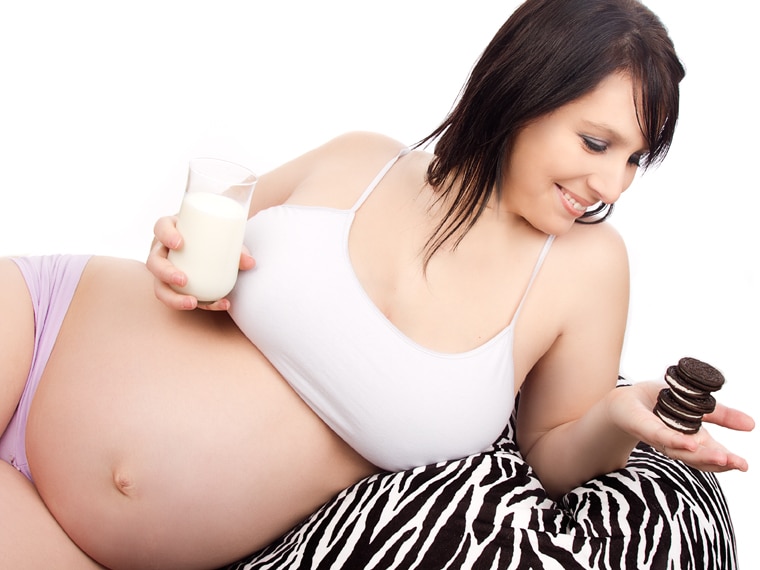 Sarah Tailleur, oreo, pregnant, lait, milk, enceinte, grossesse, maternité, photographie de maternité, alimentation, photographe de québec
